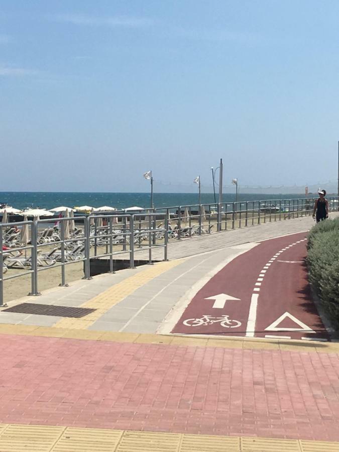 Larnaca Beach Apartment 44 Exterior photo